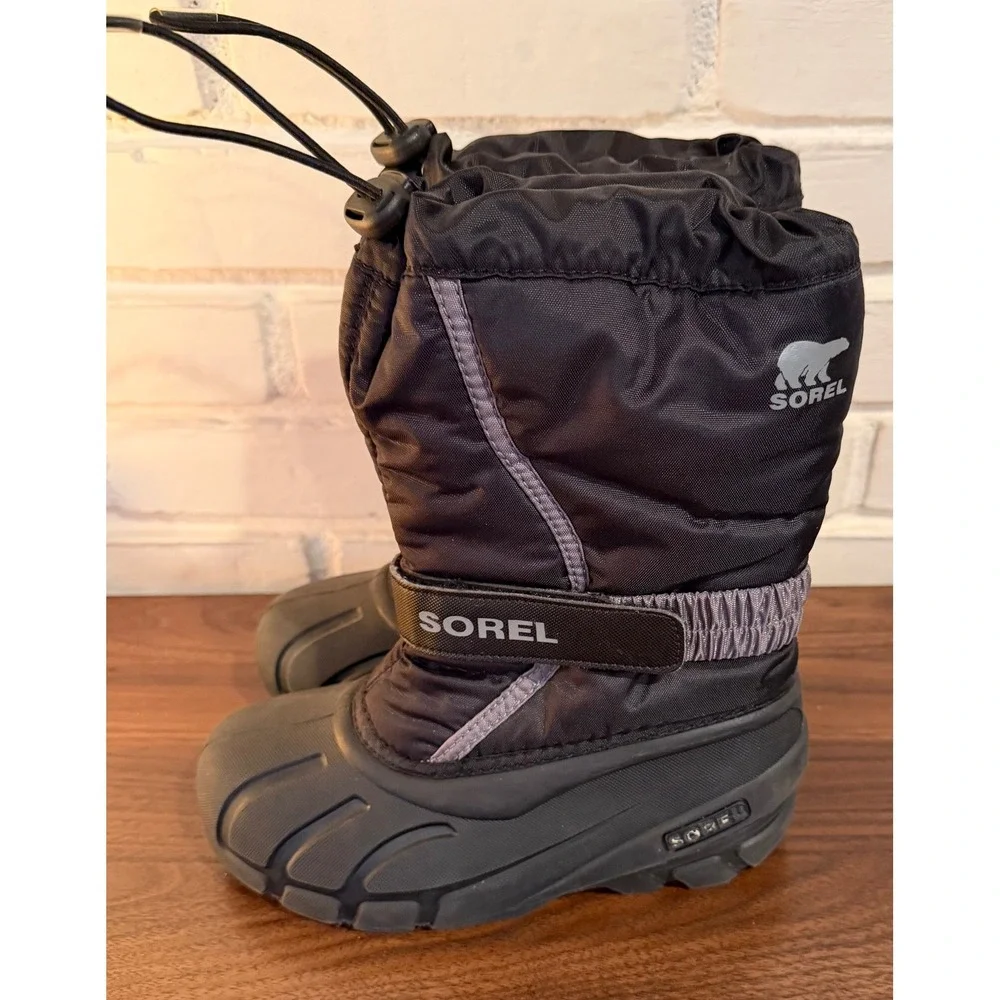 Sorel Kids Flurry Snow Boots Black City Grey Waterproof Youth Size 1 Rugged Ski